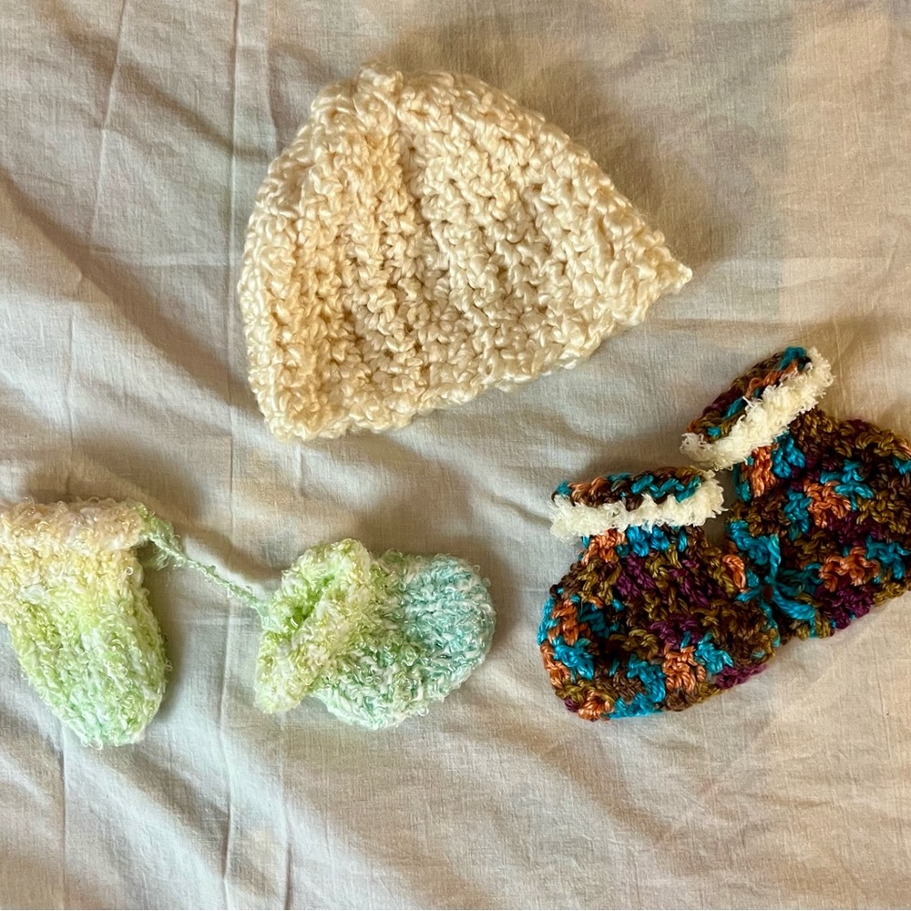 Handmade infant‎ hat, booties, mitts